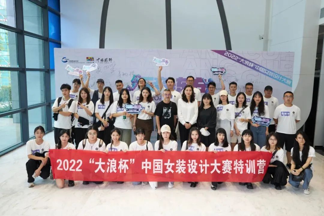 &ldquo;元音#東方&rdquo;第十二屆&ldquo;大浪杯&rdquo;中國女裝設計大賽圓滿收官，作品《逍遙詩學》贏得&ldquo;金浪獎&rdquo;20萬，大賽虛擬代言人&ldquo;唯我&rdquo;驚艷亮相！