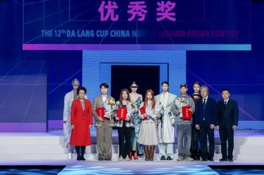 &ldquo;元音#東方&rdquo;第十二屆&ldquo;大浪杯&rdquo;中國女裝設計大賽圓滿收官，作品《逍遙詩學》贏得&ldquo;金浪獎&rdquo;20萬，大賽虛擬代言人&ldquo;唯我&rdquo;驚艷亮相！