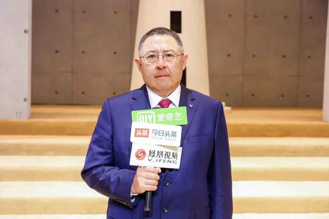  突破與自由，民族服裝定制品牌隆慶祥2023春夏新品發(fā)布會&ldquo;自由之境&rdquo;圓滿舉行