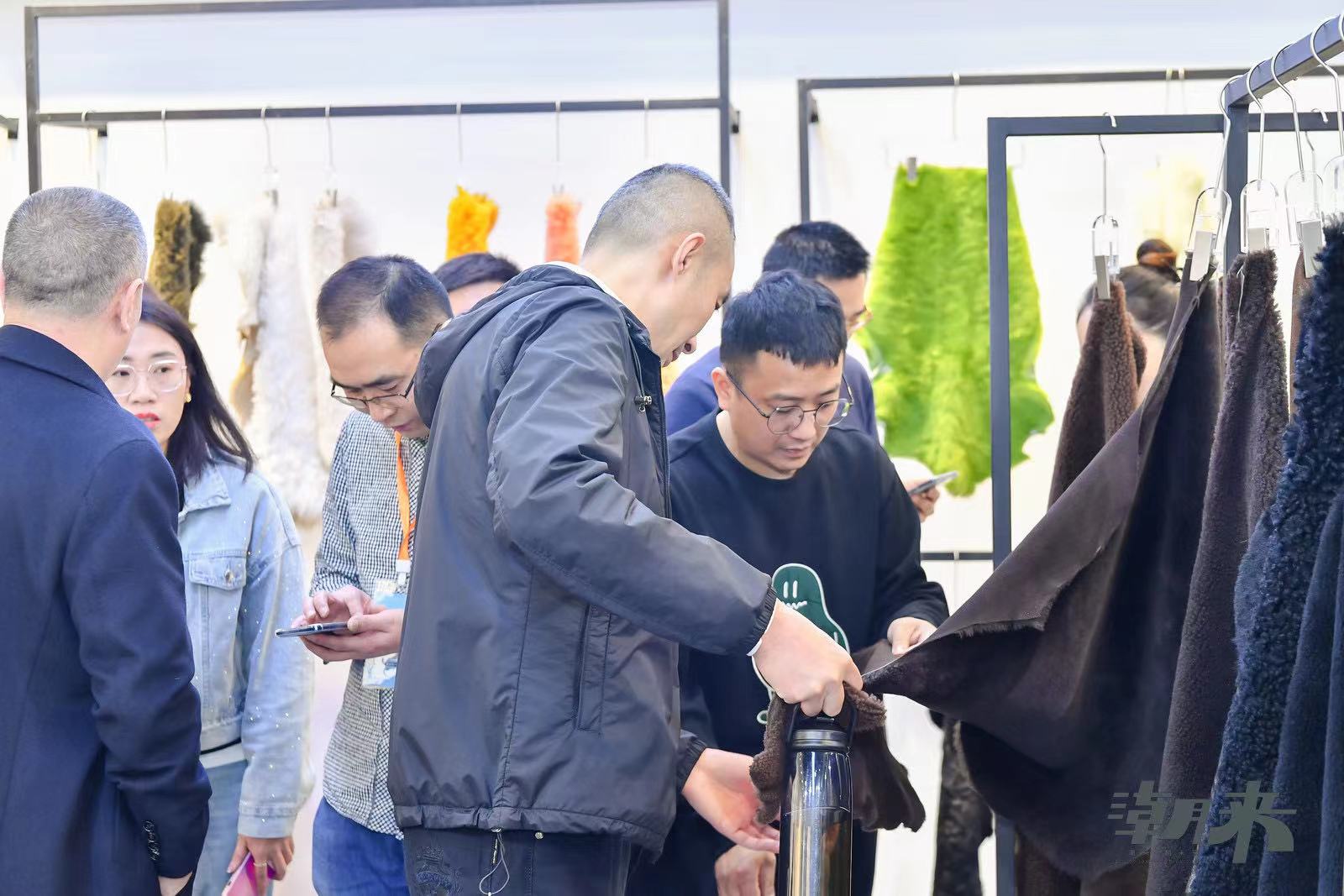 躍新永續(xù) 生態(tài)時(shí)尚--2023海寧中國(guó)國(guó)際皮革毛皮時(shí)裝面輔料展，匯聚可持續(xù)發(fā)展潮力量