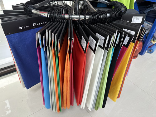 &ldquo;科技、時(shí)尚、綠色、高端&rdquo; 鴻岳紡織步入校服、沖鋒衣面料的良性發(fā)展軌道