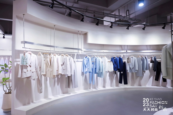 精準(zhǔn)對(duì)接，暢談合作！經(jīng)緯大師梁宇走進(jìn)柯橋面料企業(yè)