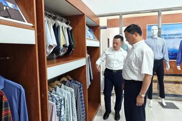 中國紡織品進(jìn)出口商會(huì)會(huì)長曹甲昌率會(huì)員企業(yè)赴越南訪問