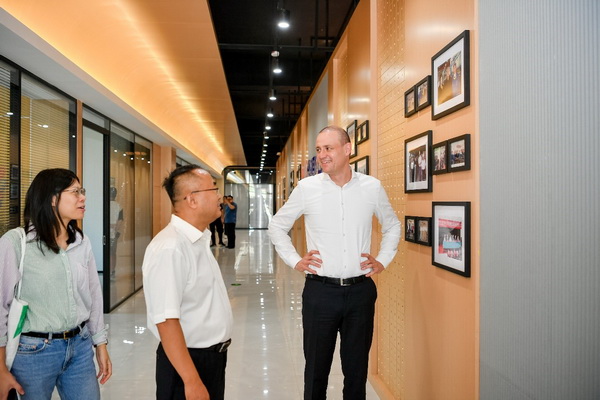 循道追光，致遠(yuǎn)未來(lái)&mdash;&mdash;蘭精授牌華源紗線生產(chǎn)全球標(biāo)桿工廠共赴璀璨新征程