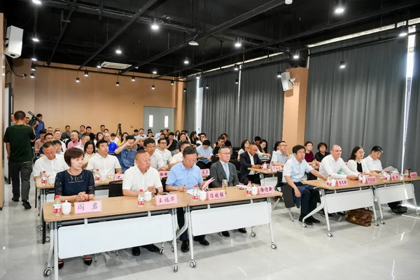 循道追光，致遠(yuǎn)未來(lái)&mdash;&mdash;蘭精授牌華源紗線生產(chǎn)全球標(biāo)桿工廠共赴璀璨新征程