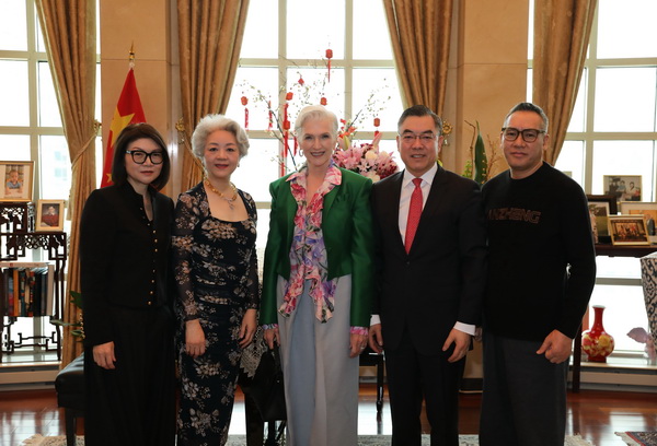 中國芍藥綻放2024秋冬紐約時裝周 王陶攜手梅耶&middot;馬斯克奉上玖姿JUZUI&ldquo;繁花&rdquo;大秀