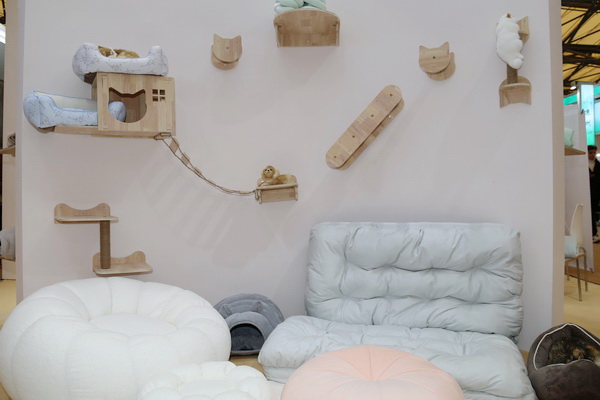 眾地家紡發(fā)力寵物用品，華交會上倍受關(guān)注