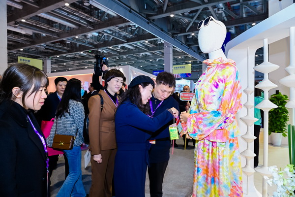 全球防曬服 就看駐馬店&mdash;&mdash;駐馬店防曬服基地驚艷亮相中國國際服飾博覽會