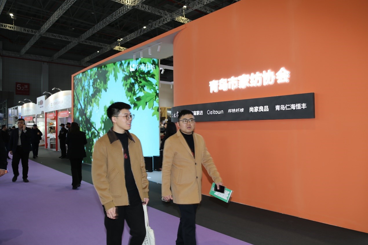 青島組團(tuán)參加intertextile家紡展，副市長(zhǎng)趙燕一行蒞臨考察