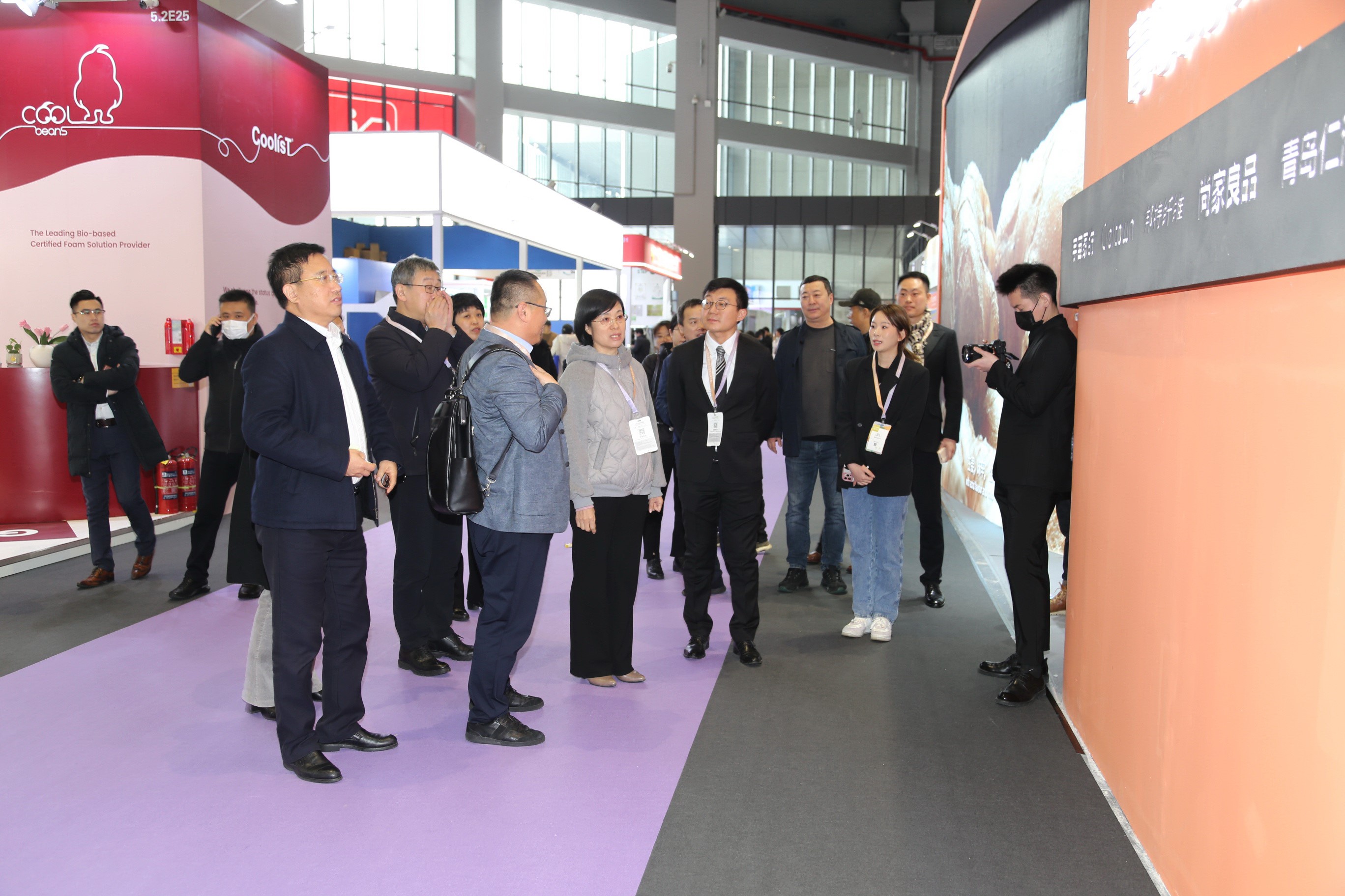 青島組團(tuán)參加intertextile家紡展，副市長(zhǎng)趙燕一行蒞臨考察