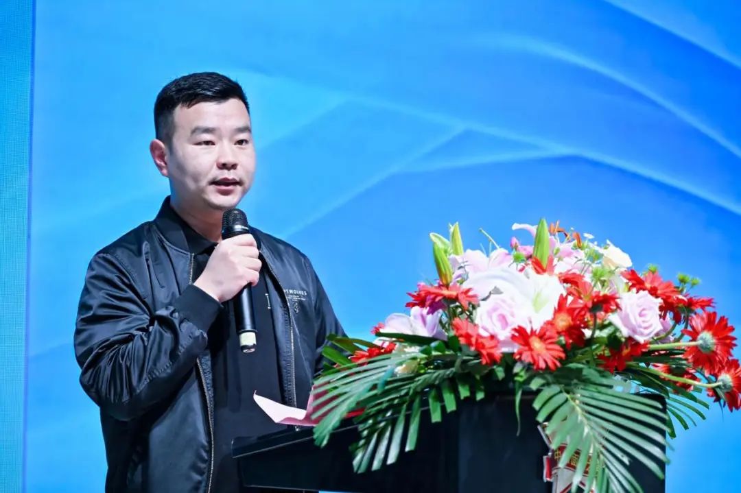 好面料在柯橋聚集2024中國面料之星啟動儀式暨知名服飾品牌趨勢交流分享會在紹興國際會展中心成功舉辦。