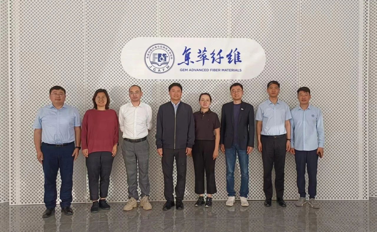 通用技術集團副總工程師莊小雄一行到訪集萃纖維研究所