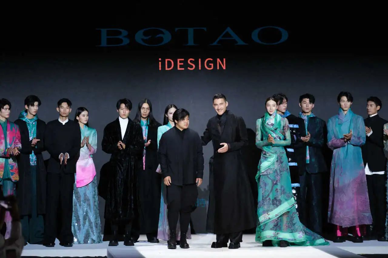 東方美學(xué)潤T臺，國風(fēng)時(shí)尚卷津城&mdash;&mdash;中國首席超模胡兵驚艷亮相抵羊&middot;2024天津時(shí)裝周