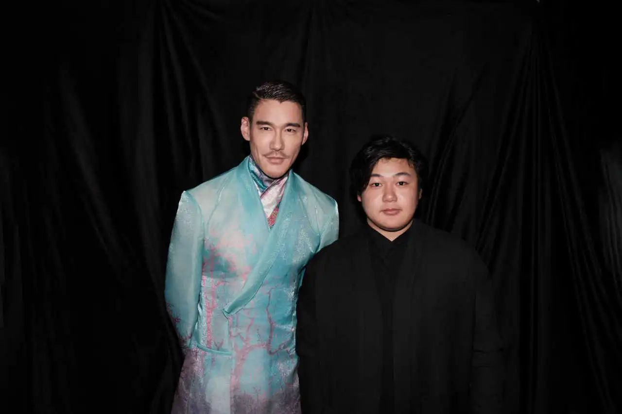 東方美學(xué)潤T臺，國風(fēng)時(shí)尚卷津城&mdash;&mdash;中國首席超模胡兵驚艷亮相抵羊&middot;2024天津時(shí)裝周