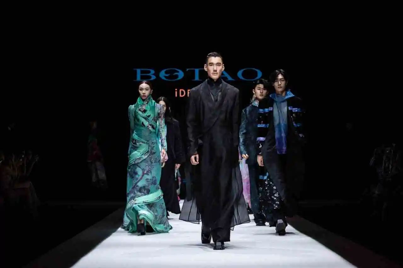 胡兵領(lǐng)銜，BOTAO國(guó)風(fēng)&middot;星漢時(shí)裝秀在天津時(shí)裝周上演