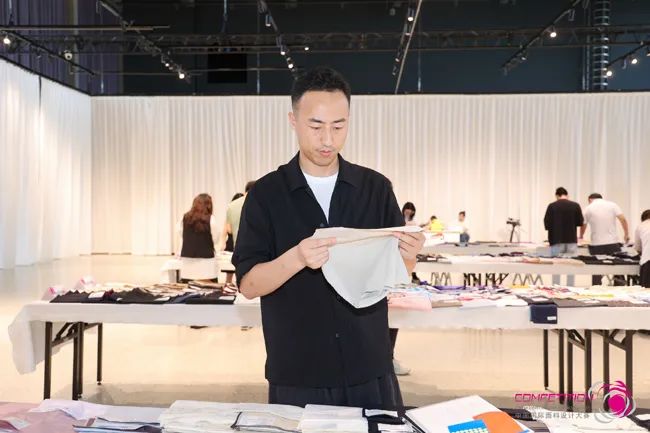 中國(guó)流行面料如何煥新當(dāng)代設(shè)計(jì)？聯(lián)動(dòng)雅瑩集團(tuán)，這場(chǎng)評(píng)審會(huì)為好創(chuàng)意持續(xù)加碼