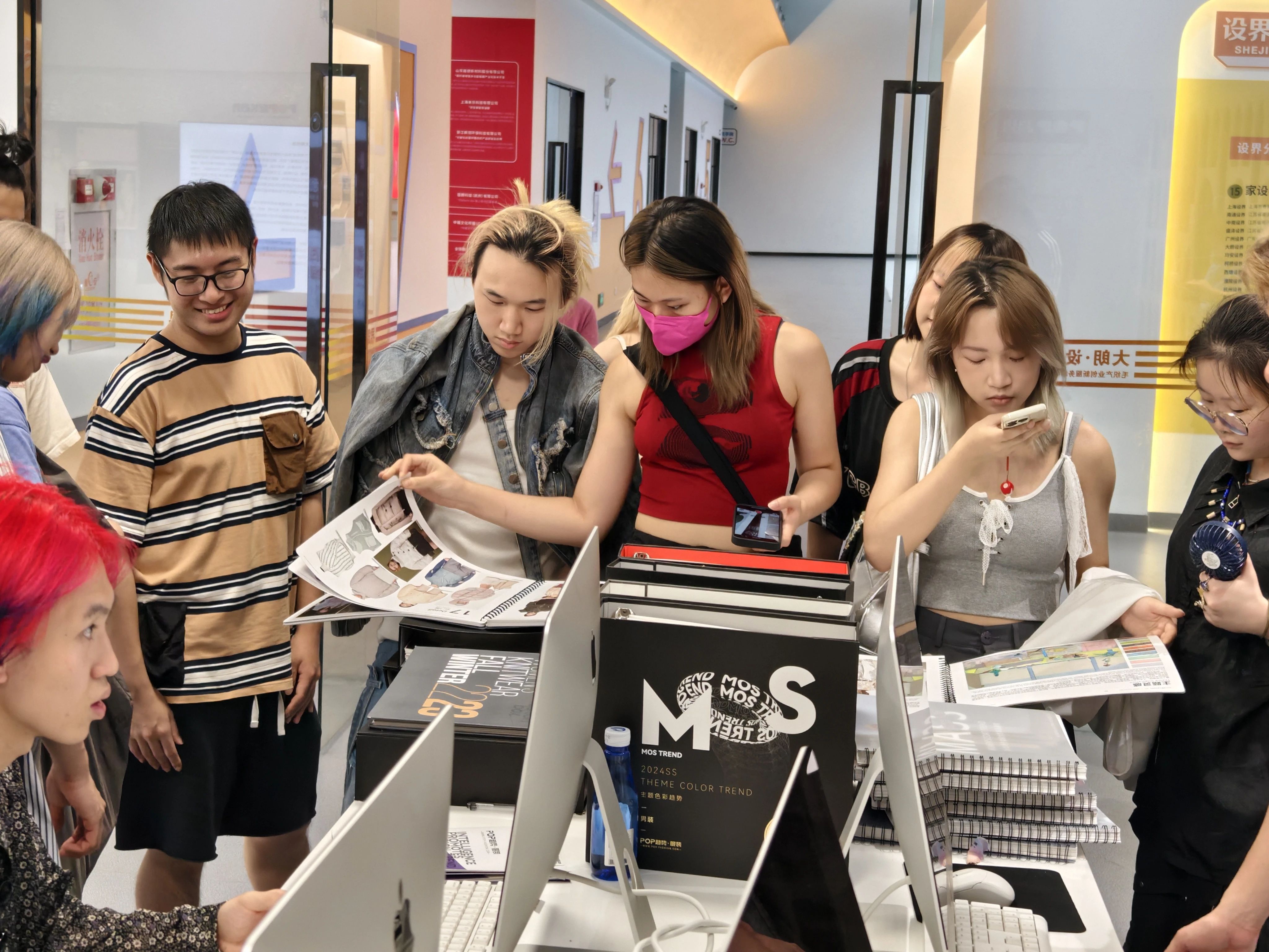 香港知專設計學院“灣區(qū)探索行—針織啟航”活動走進東莞大朗