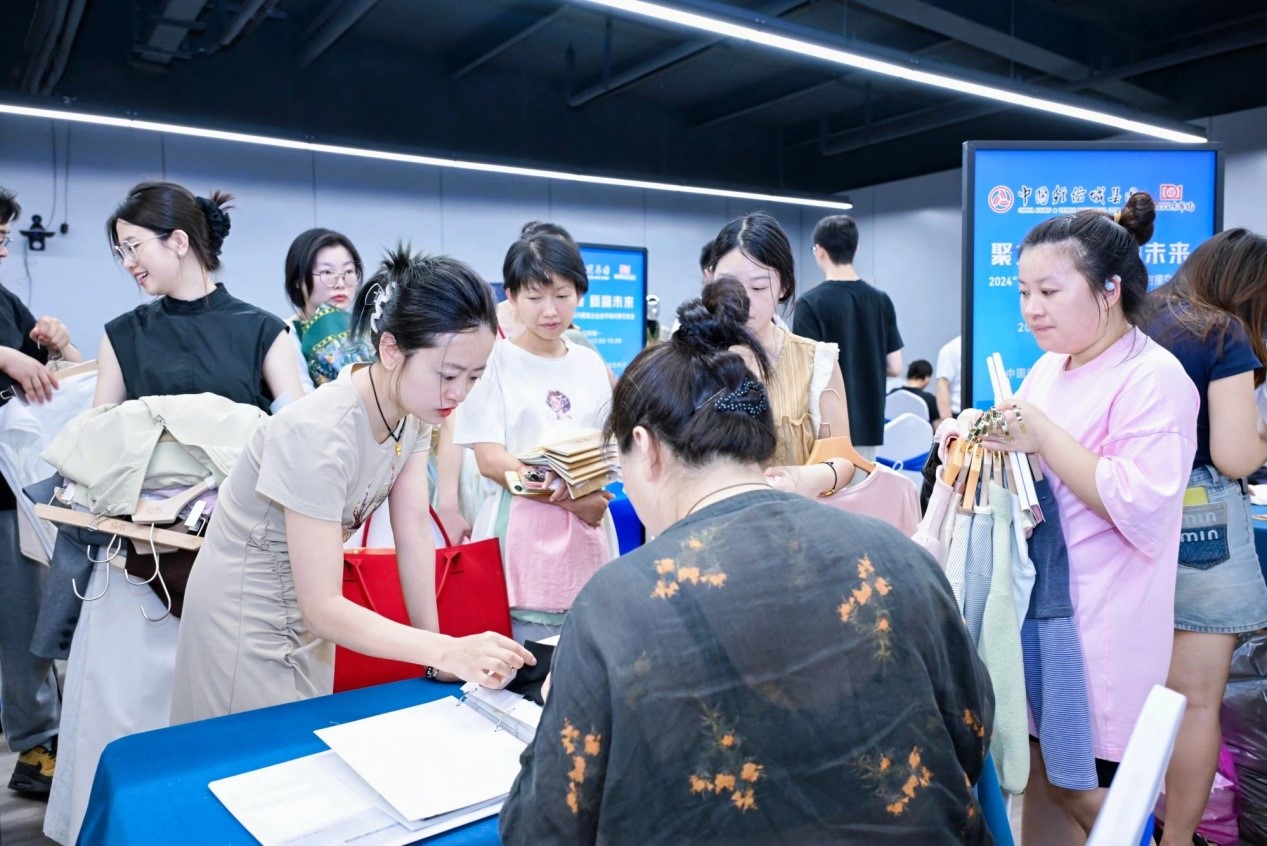 向世界問(wèn)好！&ldquo;中國(guó)時(shí)尚女裝面料第一站&rdquo;榮耀啟航