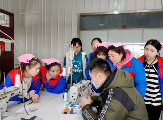 《鴻天集團(tuán)：積極實(shí)踐以人為本的家庭友好政策》