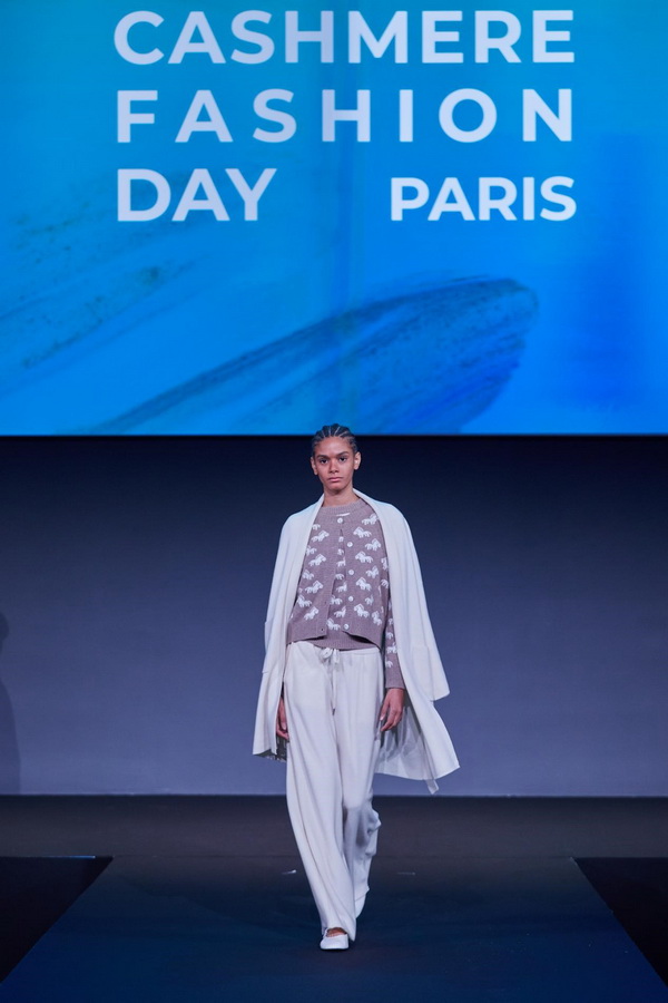 乘風(fēng)馭海，踏浪而升，鄂爾多斯市羊絨時尚日強(qiáng)勢登陸巴黎時裝周