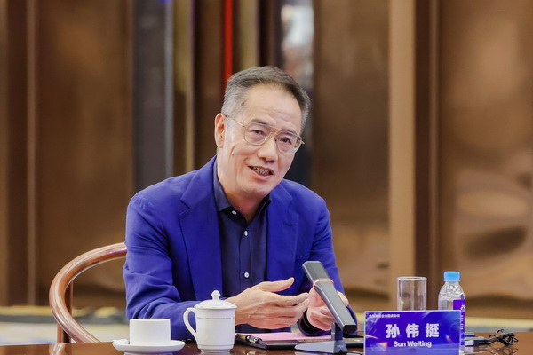 2024全球知名企業(yè)圓桌會議共商培育新質(zhì)生產(chǎn)力