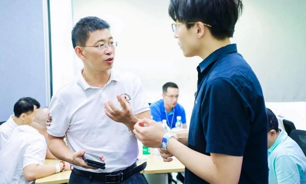 28歲身價(jià)過億：清華男孩的AI電商百億銷售神話之路