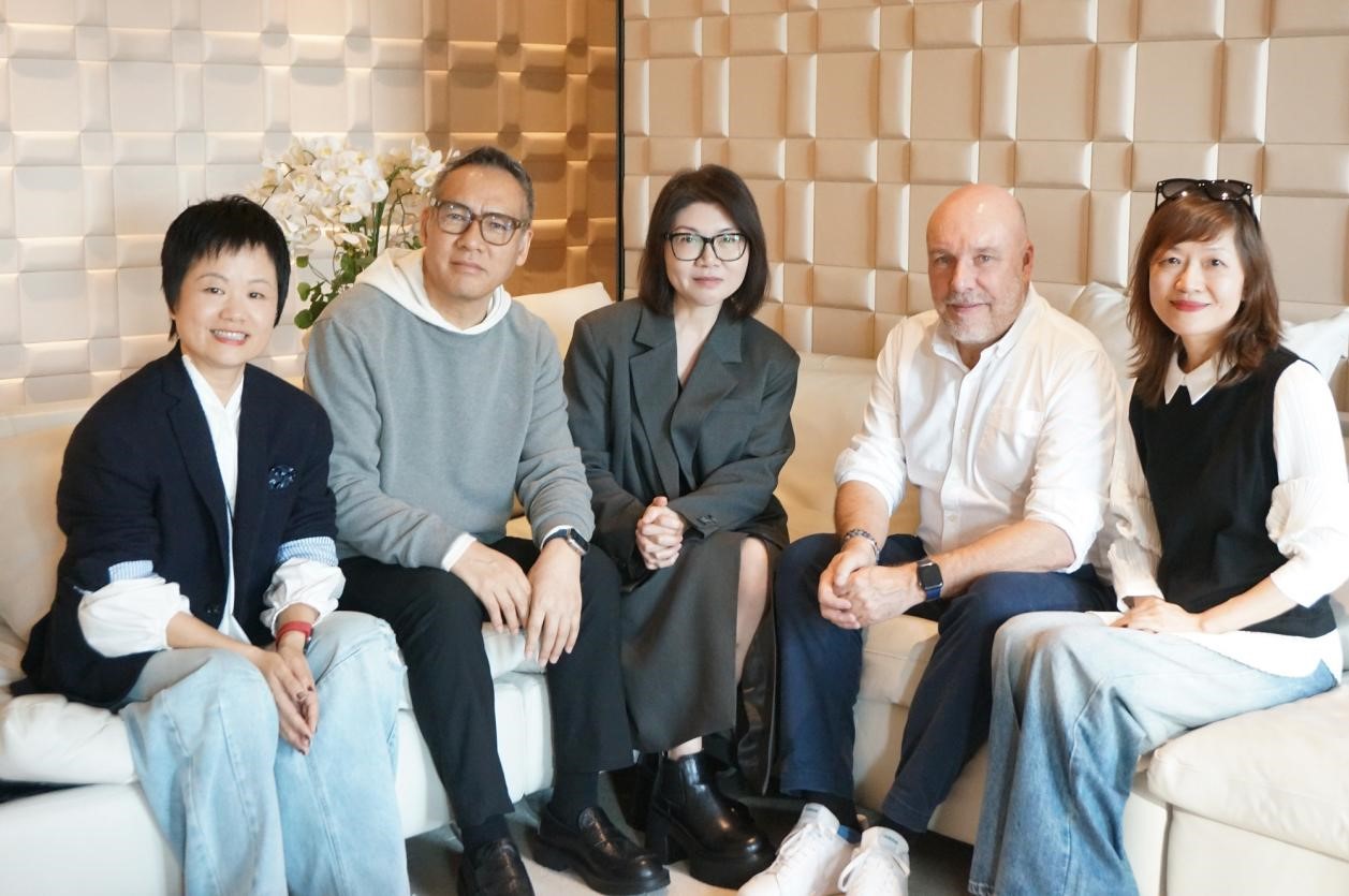  攜手玖姿JUZUI創(chuàng)意總監(jiān)王陶Taoray Wang 老錢(qián)皮草紐約時(shí)裝周成新貴