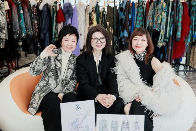  攜手玖姿JUZUI創(chuàng)意總監(jiān)王陶Taoray Wang 老錢(qián)皮草紐約時(shí)裝周成新貴