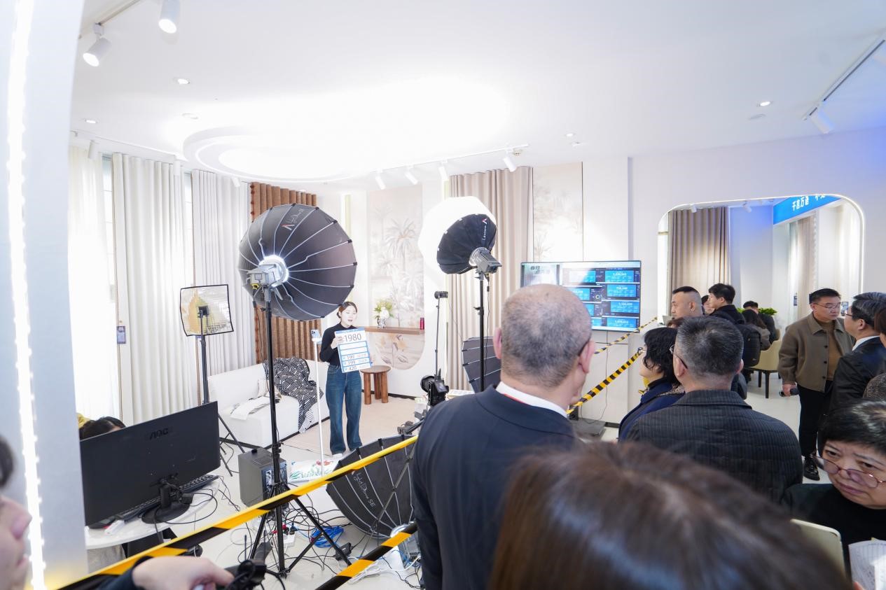 智造織就未來，錦韻潮動全球！2025海寧春季家博會今日啟幕