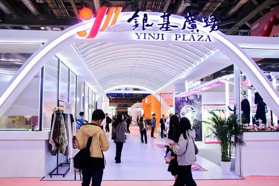 銀基廣場攜六大原創(chuàng)品牌亮相CHIC2025（春季），展現(xiàn)中部地區(qū)時尚力量