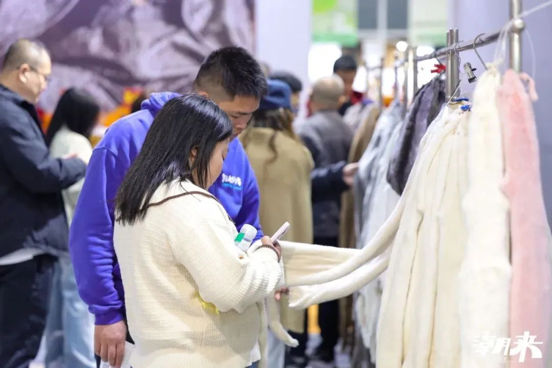 向&ldquo;心&rdquo;而生 逐&ldquo;質(zhì)&rdquo;而行 2025海寧中國(guó)國(guó)際皮革毛皮時(shí)裝面輔料展盛大開幕