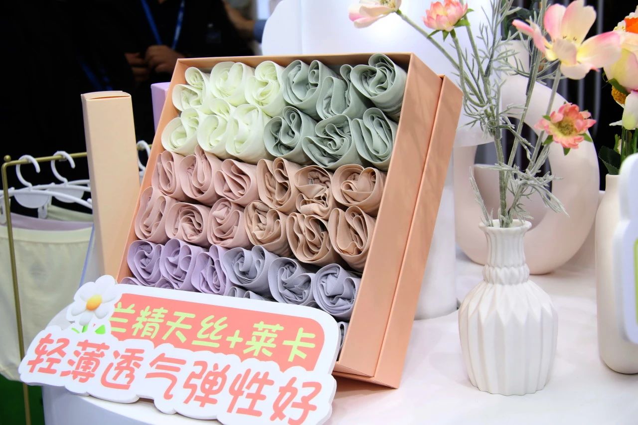 向上生長(zhǎng)對(duì)抗行業(yè)內(nèi)卷！櫻姿娜于潮汕服博會(huì)發(fā)布第三代鉑金蠶絲褲