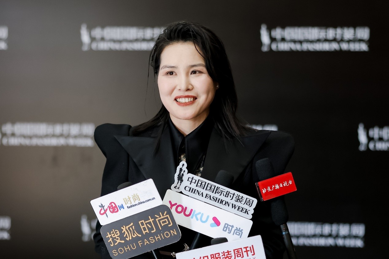 胡瑩瑩的精神內(nèi)核&ldquo;ARTEMIS&middot;自由悅己&rdquo;  設計師品牌Y2FREEDOM秋冬系列北京綻放