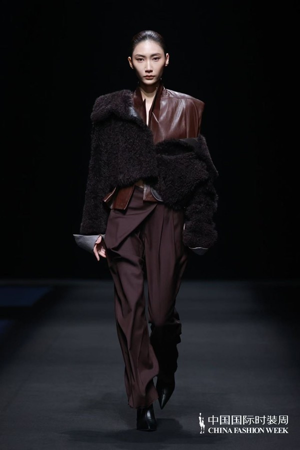 胡瑩瑩的精神內(nèi)核&ldquo;ARTEMIS&middot;自由悅己&rdquo;  設計師品牌Y2FREEDOM秋冬系列北京綻放