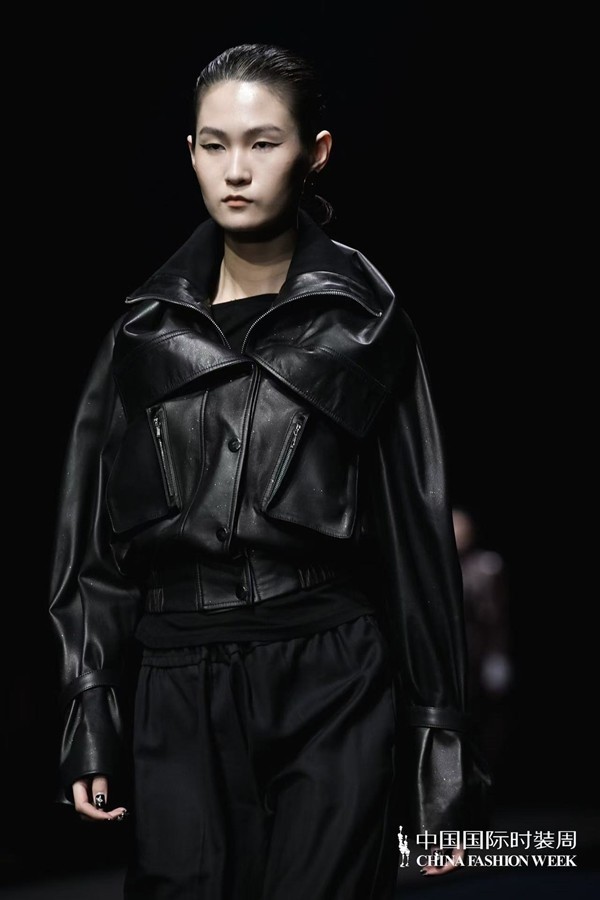 胡瑩瑩的精神內(nèi)核&ldquo;ARTEMIS&middot;自由悅己&rdquo;  設計師品牌Y2FREEDOM秋冬系列北京綻放