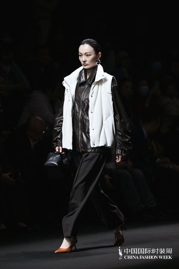 胡瑩瑩的精神內(nèi)核&ldquo;ARTEMIS&middot;自由悅己&rdquo;  設計師品牌Y2FREEDOM秋冬系列北京綻放
