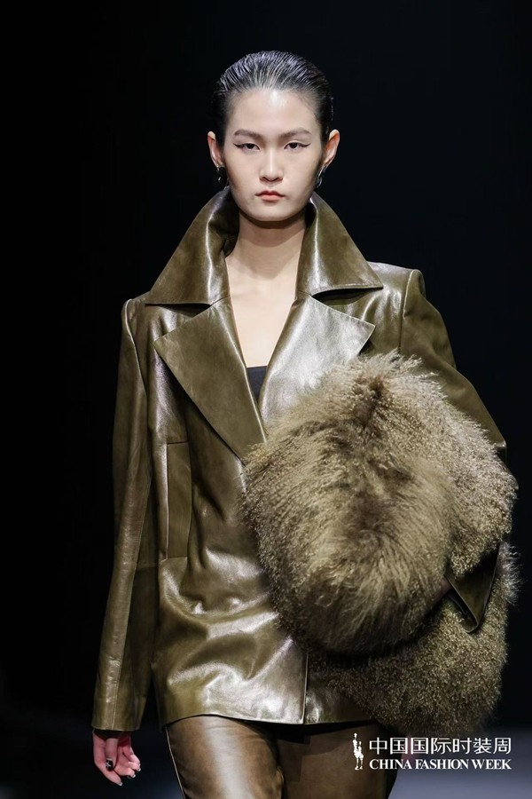 胡瑩瑩的精神內(nèi)核&ldquo;ARTEMIS&middot;自由悅己&rdquo;  設計師品牌Y2FREEDOM秋冬系列北京綻放
