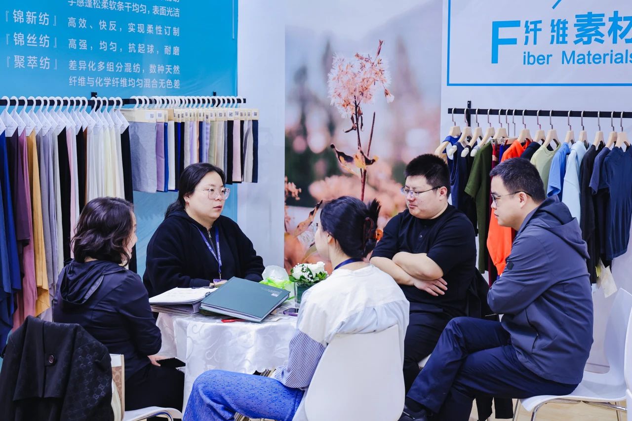 潮涌鵬城，開啟時(shí)尚 &ldquo;超鏈接&rdquo;丨第30屆FASHION SOURCE時(shí)尚之源深圳展、AW25深圳原創(chuàng)時(shí)裝周盛大啟幕