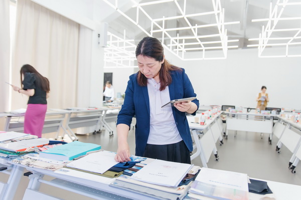 挖掘創(chuàng)新人才，激發(fā)產(chǎn)業(yè)活力！&ldquo;第十屆（2025年）十佳紡織面料設(shè)計(jì)師及培養(yǎng)先進(jìn)單位評(píng)選&rdquo;評(píng)審會(huì)于柯橋舉行