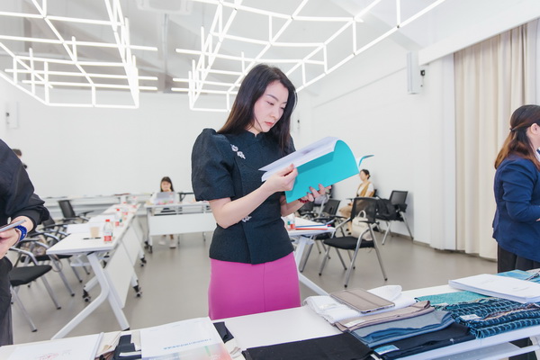 挖掘創(chuàng)新人才，激發(fā)產(chǎn)業(yè)活力！&ldquo;第十屆（2025年）十佳紡織面料設(shè)計(jì)師及培養(yǎng)先進(jìn)單位評(píng)選&rdquo;評(píng)審會(huì)于柯橋舉行