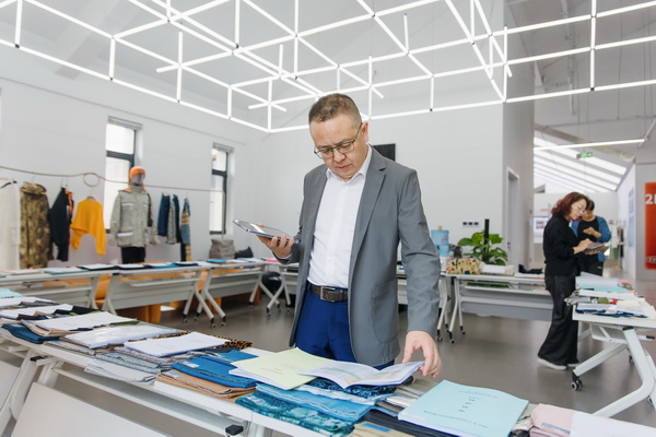 挖掘創(chuàng)新人才，激發(fā)產(chǎn)業(yè)活力！&ldquo;第十屆（2025年）十佳紡織面料設(shè)計(jì)師及培養(yǎng)先進(jìn)單位評(píng)選&rdquo;評(píng)審會(huì)于柯橋舉行