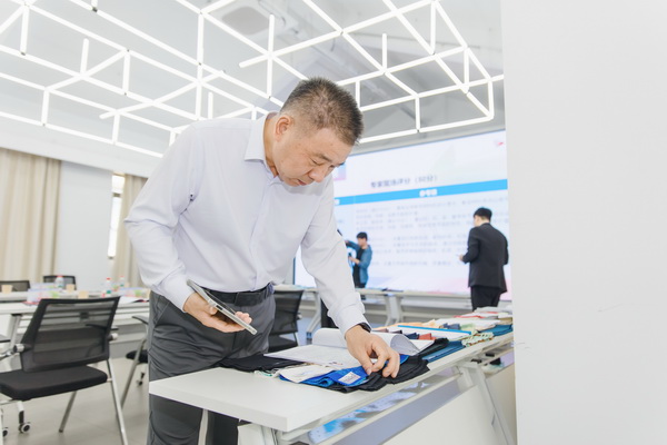 挖掘創(chuàng)新人才，激發(fā)產(chǎn)業(yè)活力！&ldquo;第十屆（2025年）十佳紡織面料設(shè)計(jì)師及培養(yǎng)先進(jìn)單位評(píng)選&rdquo;評(píng)審會(huì)于柯橋舉行