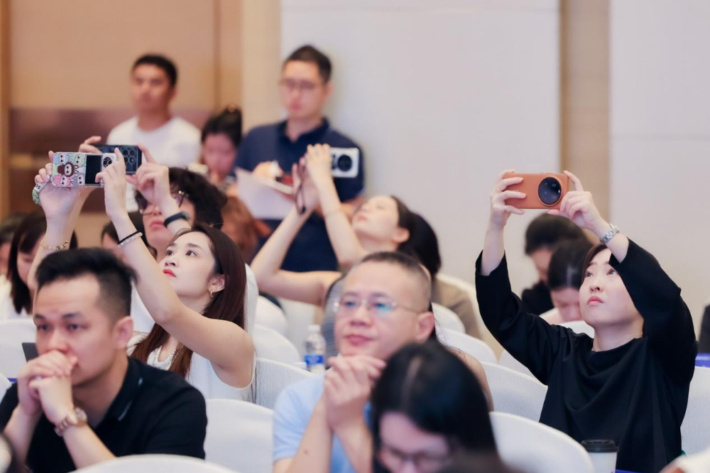 雙輪驅(qū)動(dòng)產(chǎn)業(yè)躍遷：AI技術(shù)重塑紡織價(jià)值鏈，海珠宣言開(kāi)啟新紀(jì)元