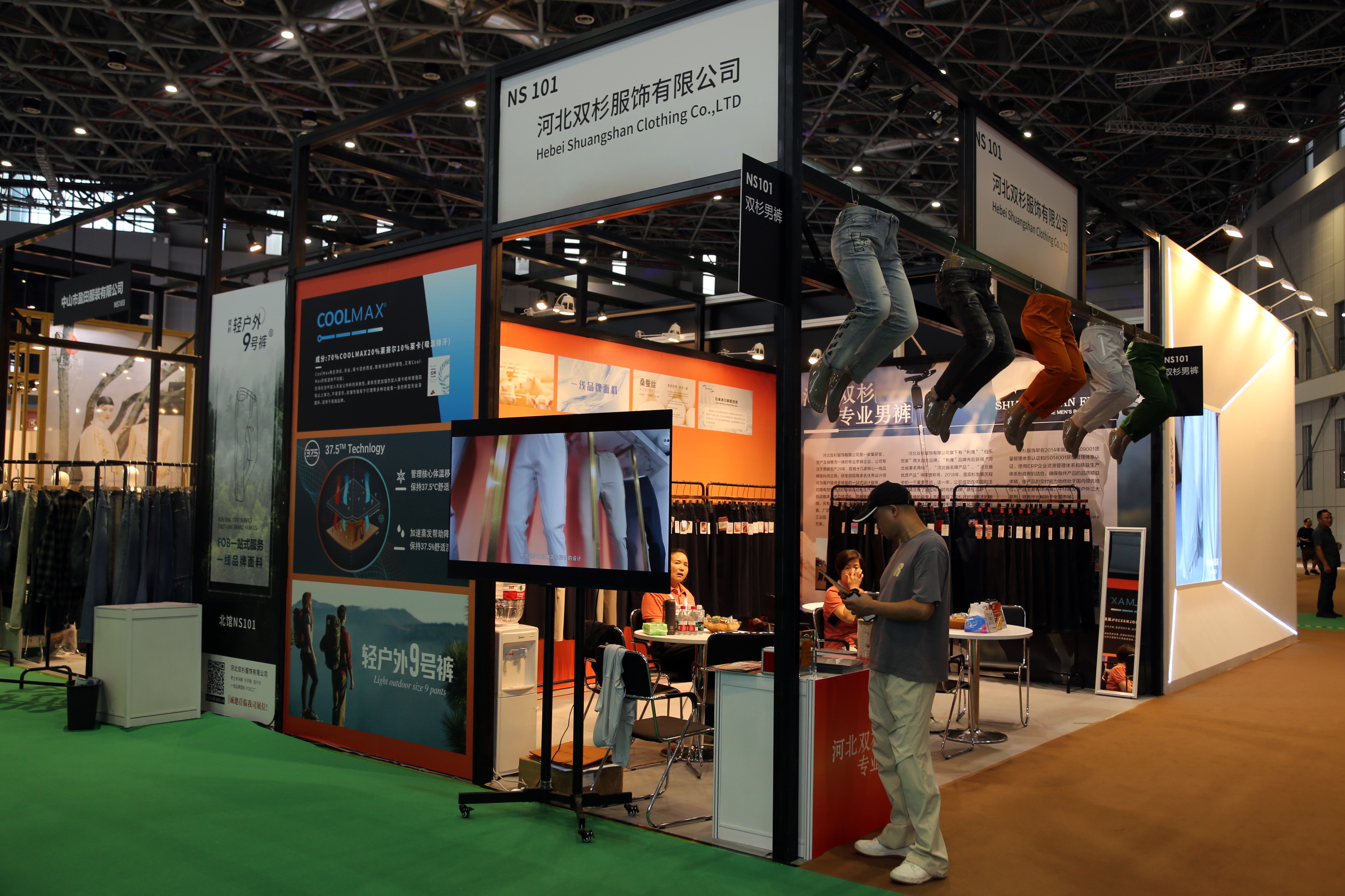 40余家石家莊紡服企業(yè)齊聚滬上，成為中紡聯(lián)秋季聯(lián)展上靚麗的風(fēng)景線