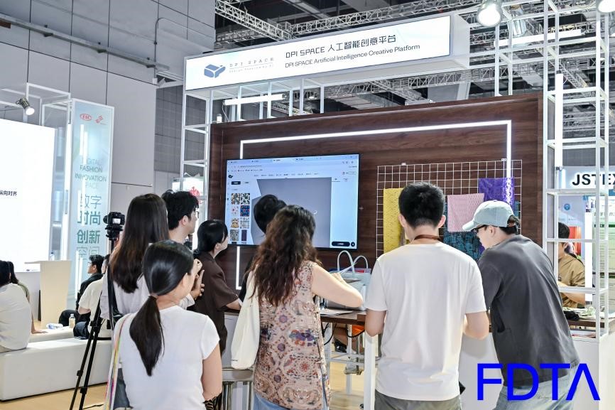 從數(shù)據(jù)決策到虛擬織布，數(shù)字時(shí)尚創(chuàng)新空間貫通紡織全鏈數(shù)智升級(jí)！