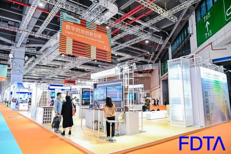 從數(shù)據(jù)決策到虛擬織布，數(shù)字時(shí)尚創(chuàng)新空間貫通紡織全鏈數(shù)智升級(jí)！