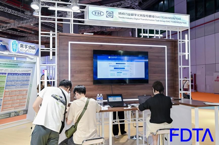 從數(shù)據(jù)決策到虛擬織布，數(shù)字時(shí)尚創(chuàng)新空間貫通紡織全鏈數(shù)智升級(jí)！
