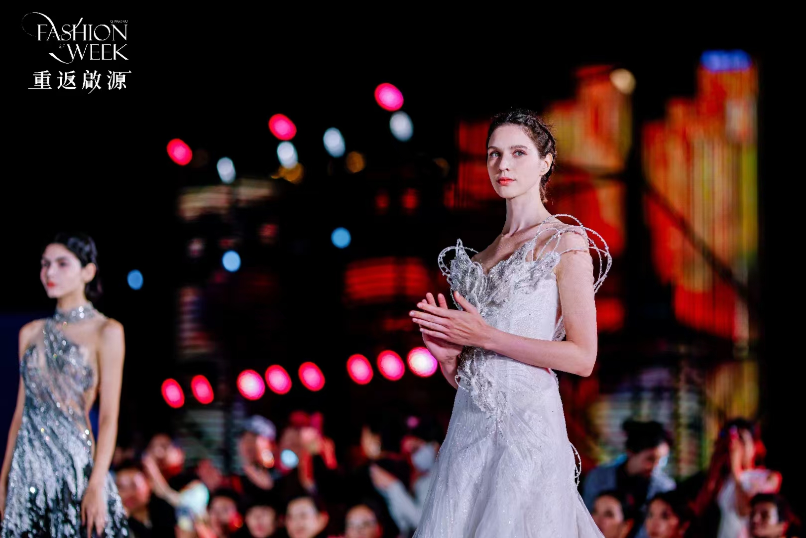 “破繭成蝶”引領(lǐng)全球時(shí)尚新浪潮--2025中國(青島)國際時(shí)裝周璀璨即將啟幕