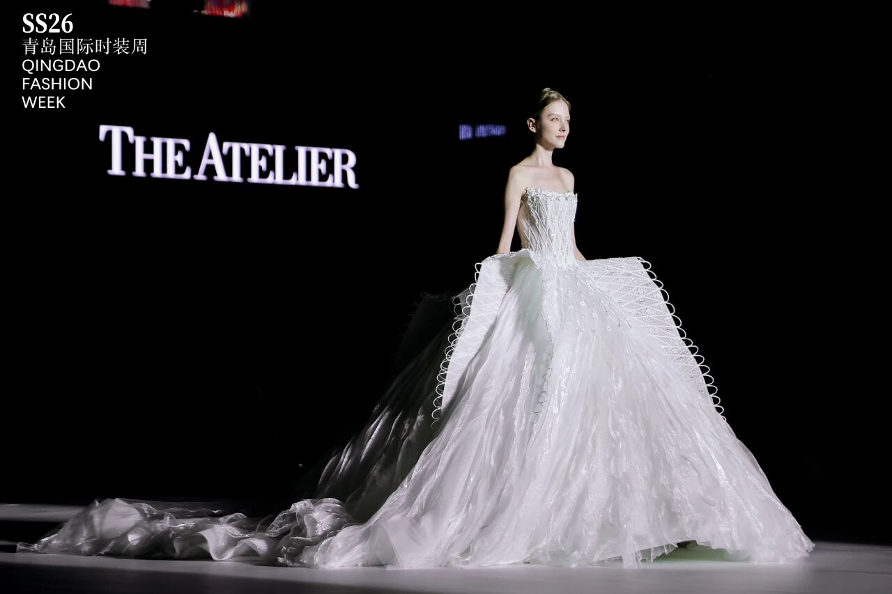 潮涌浮山灣畔 時(shí)尚綺夢啟航--2025中國（青島）國際時(shí)裝周盛大啟幕！