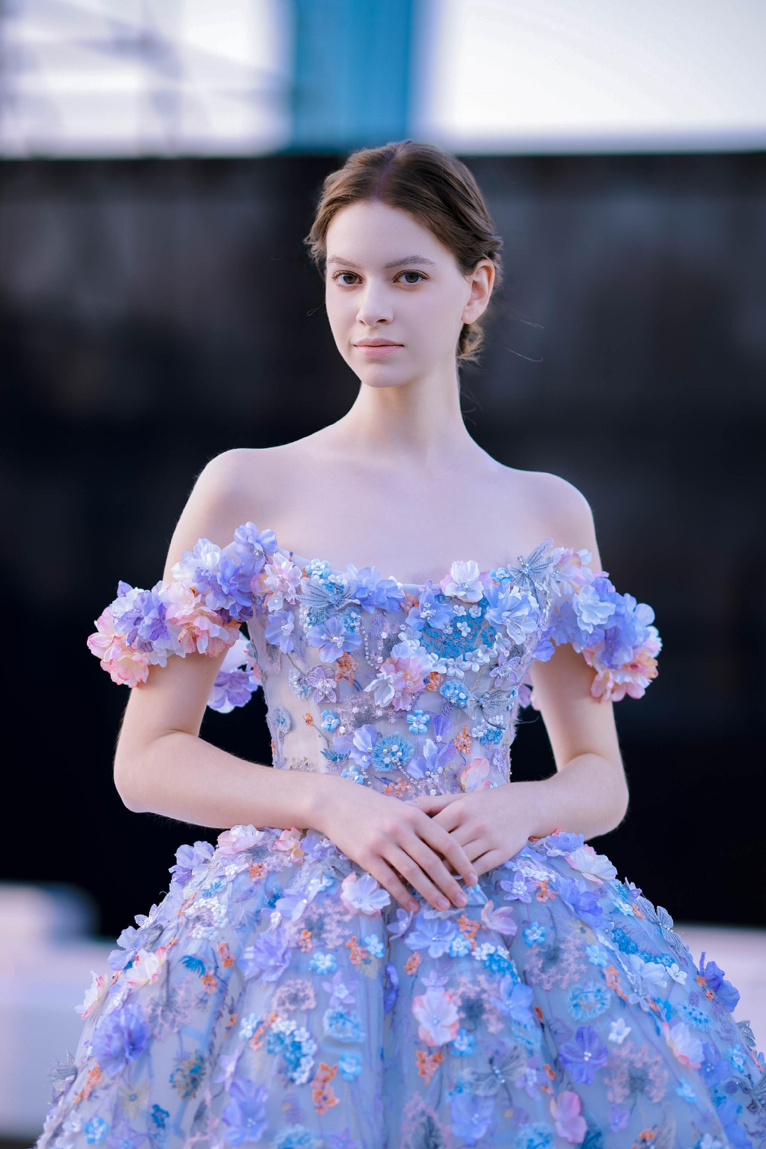 潮涌浮山灣畔 時(shí)尚綺夢啟航--2025中國（青島）國際時(shí)裝周盛大啟幕！